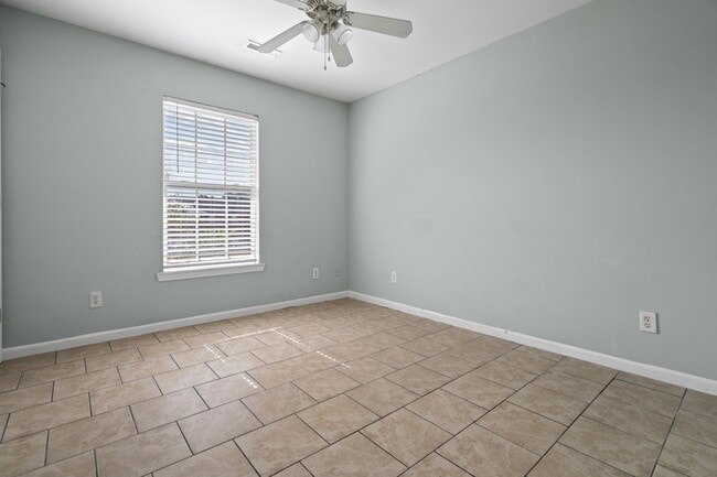 Building Photo - 535 3rd Loop Rd
