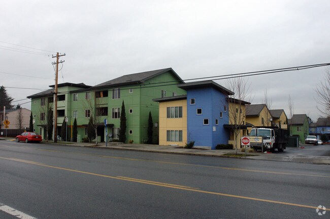 Building Photo - Villas De Mariposas North