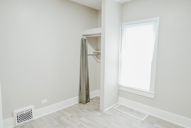 Building Photo - 2728 N 65th Ave