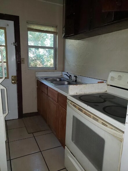 Building Photo - 725 Efferson St