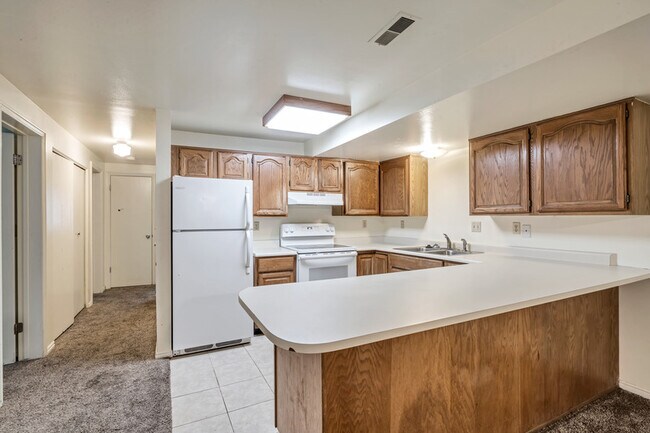 Building Photo - 1671 Hickory Ln