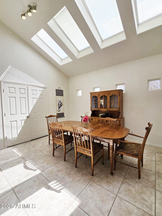 Building Photo - 6510 S Hazelton Ln