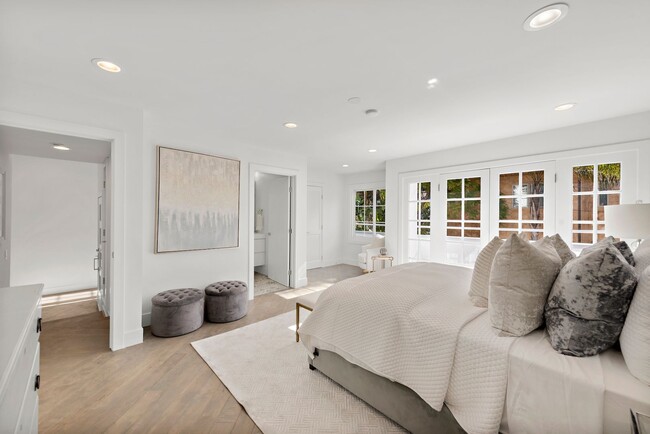 Building Photo - Beautifully Renovated Hollywood Hills House