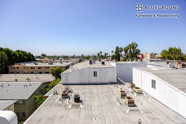 Building Photo - 1443 N Fuller Ave