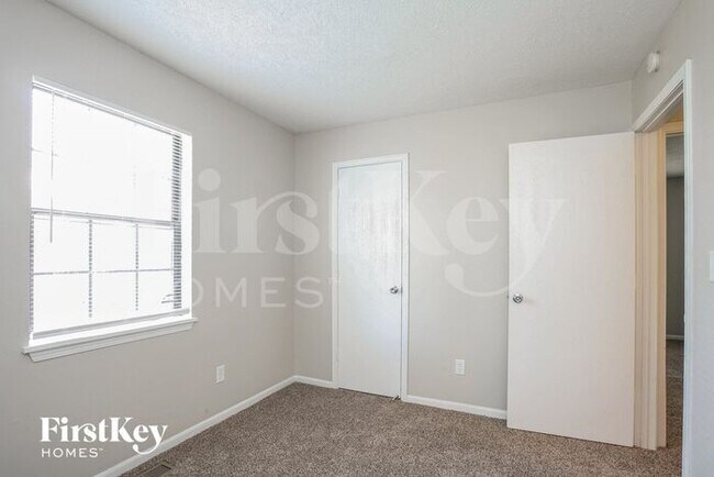 Building Photo - 5759 Pemberly Dr