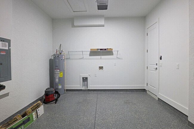 Building Photo - Duplex-929 Eisenhower Blvd Lehigh Acres, F...