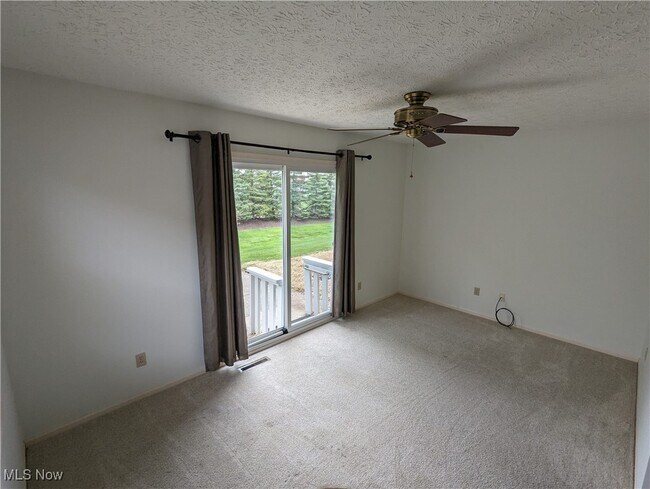 Building Photo - 1417 Hollow Wood Ln