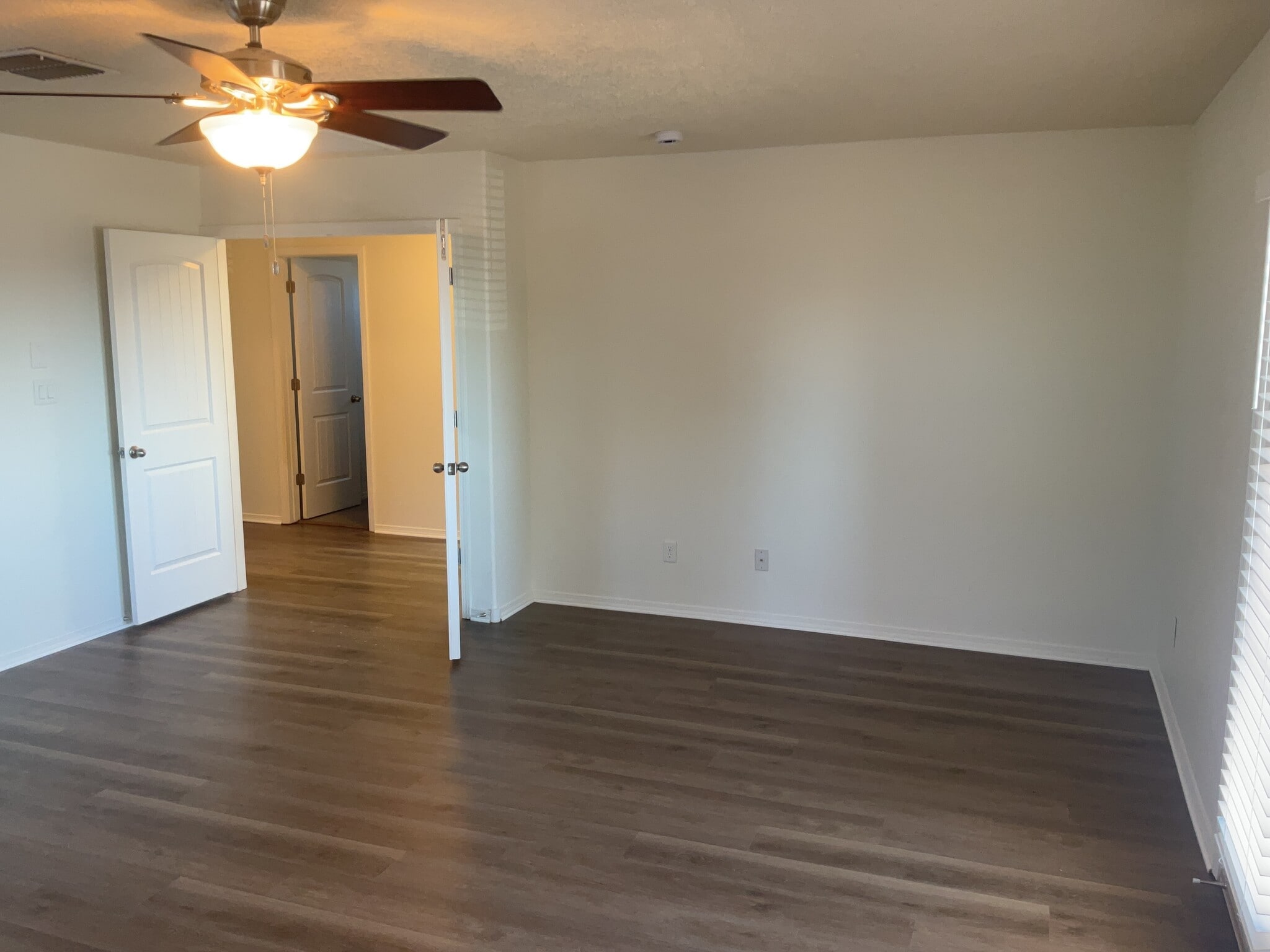 Building Photo - 904 Crown Ct NE