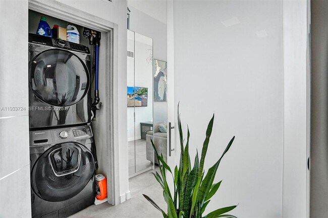 Building Photo - 3029 NE 188th St