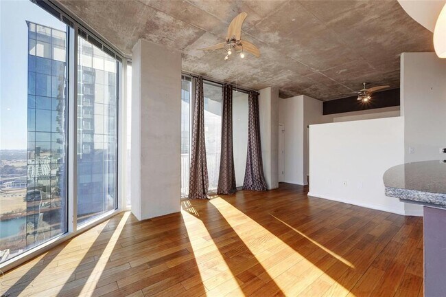 Building Photo - 360 Nueces St