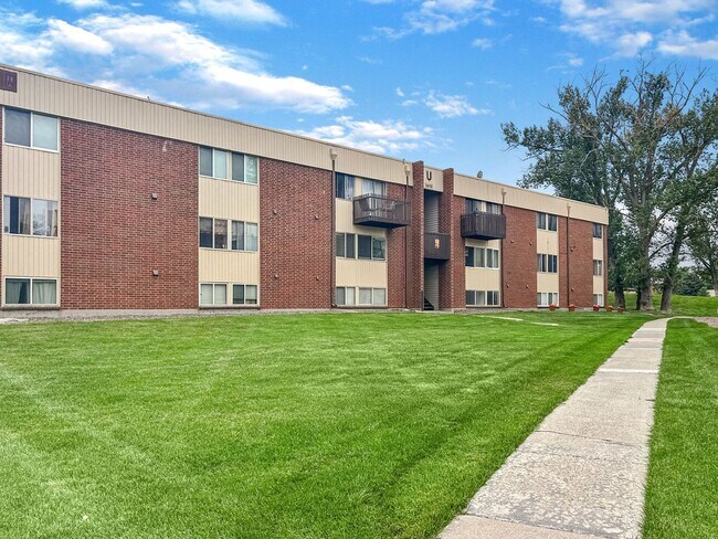Building Photo - $0 DEPOSIT OPTION!!! CHARMING GARDEN-LEVEL...