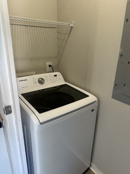 Building Photo - 1221 N Valrico Rd