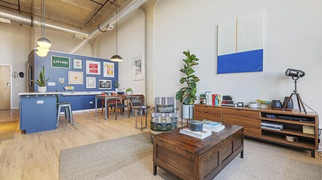 Building Photo - 758 N Larrabee St