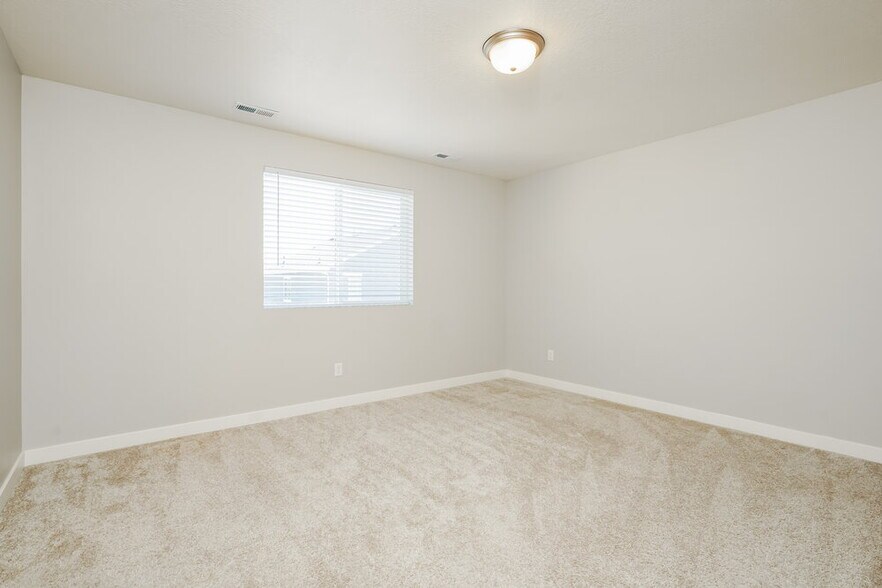 Building Photo - 2087 W 3290 S