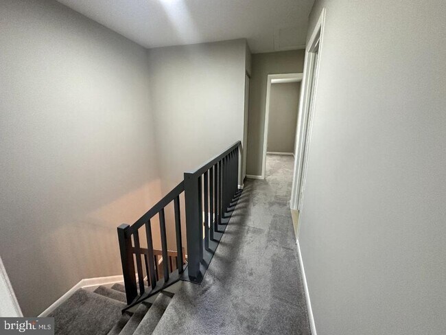 Building Photo - 8121 Fenwick Ct
