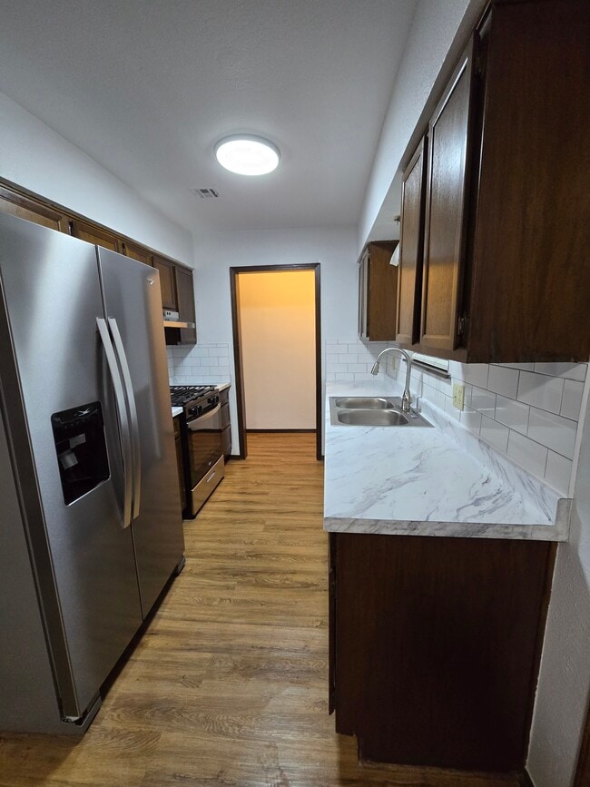 Building Photo - 513 N Roosevelt Ave