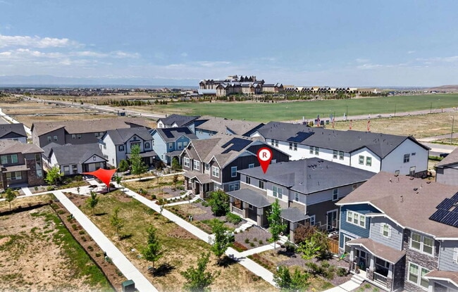 Building Photo - Beautiful 3 bed, 3 bath townhome in the lovely Painted Prairie Community!