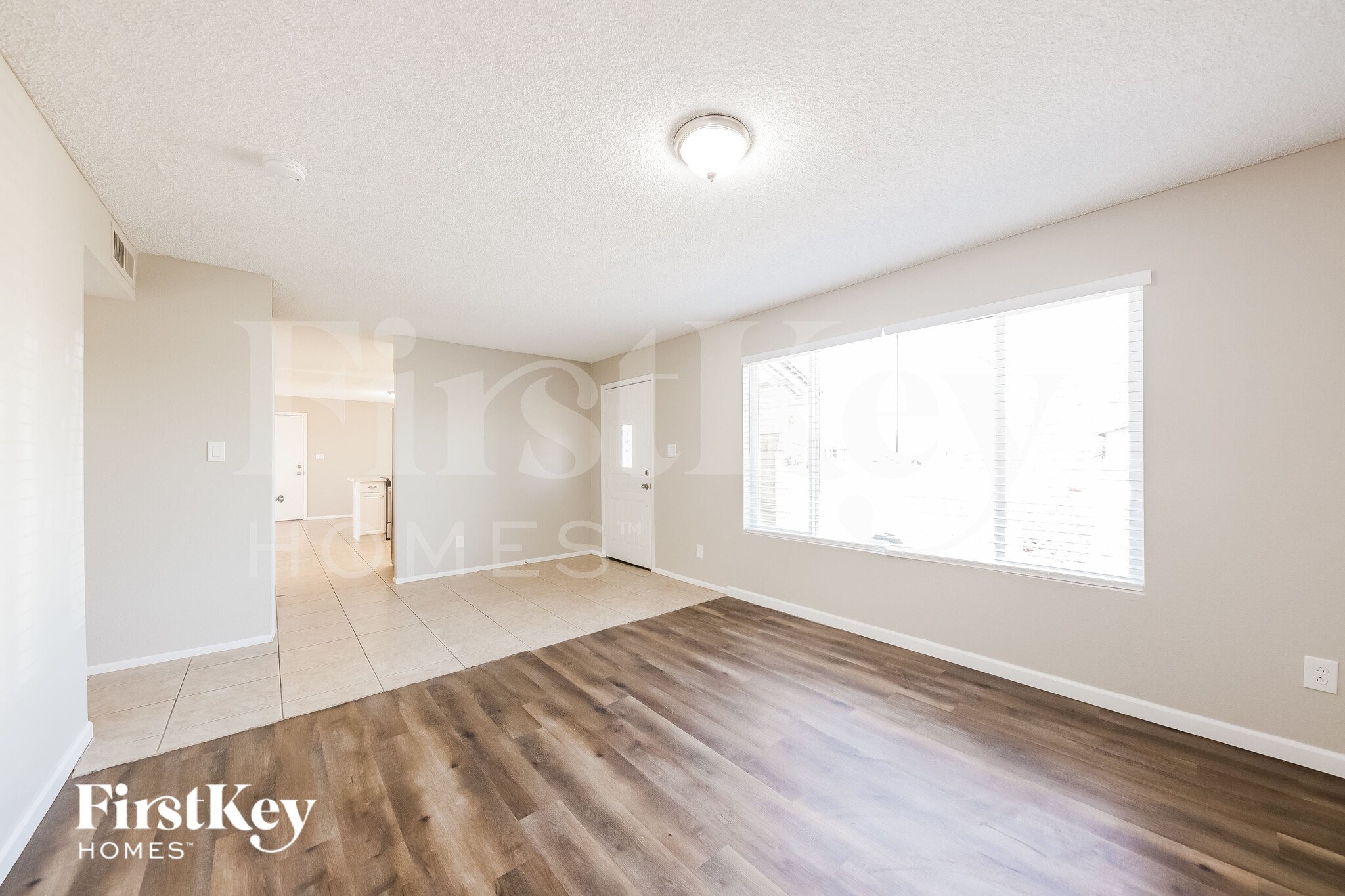 Building Photo - 9914 N 73rd Ave