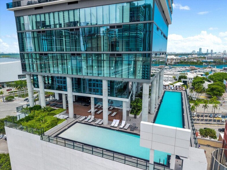 Building Photo - 398 NE 5th St