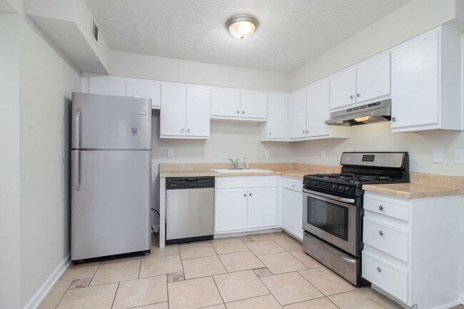 Building Photo - 3 bdrm, 2.5 bath in Stonecrest