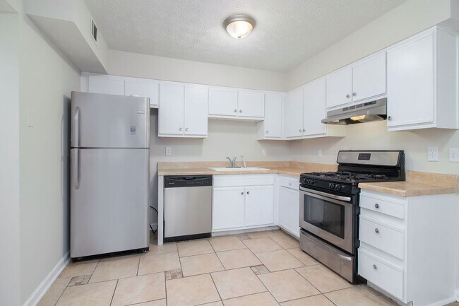 Building Photo - 3470 Framingham Dr