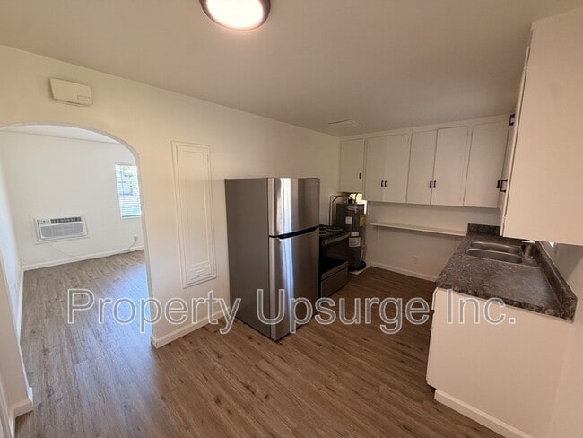 Building Photo - 2424 Court St