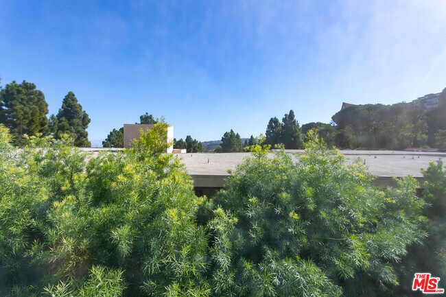 Building Photo - 5700 Ravenspur Dr