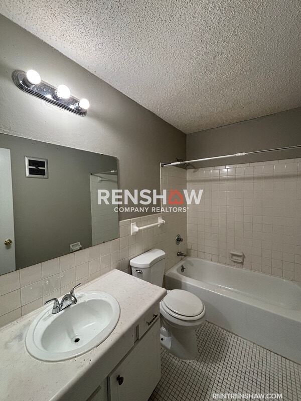 Building Photo - 3212 13 Colony Mall