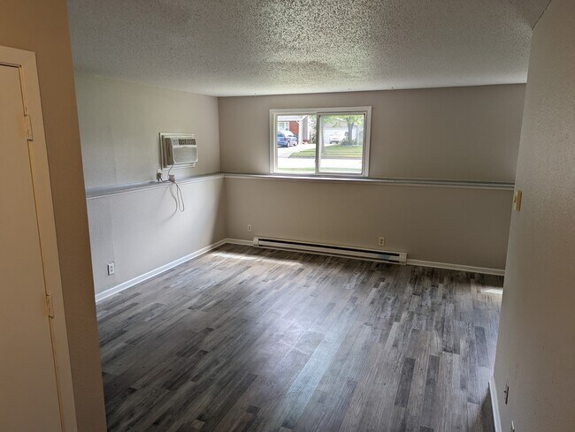 Building Photo - 708 Great Plains Ct
