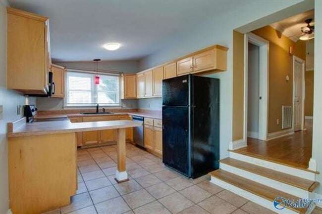 Building Photo - 1313 Wells Ave SE