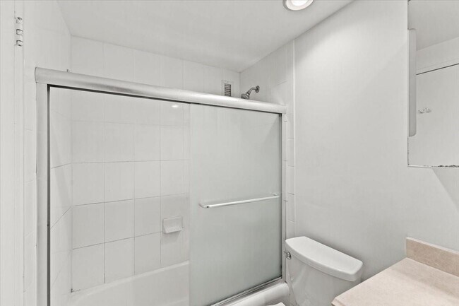 Building Photo - 3001 S Ocean Dr