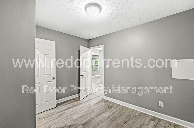 Building Photo - 3340 N Sherman Dr