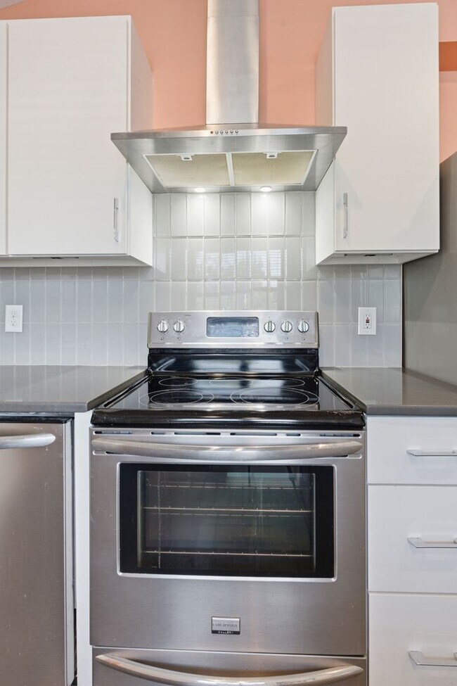 Building Photo - 1147 Cahal Ave