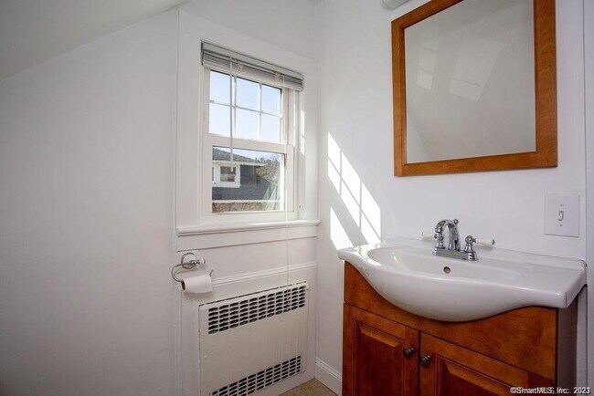 Building Photo - 12 Dunham Rd