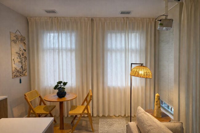 Building Photo - 1330 Wallach Pl NW