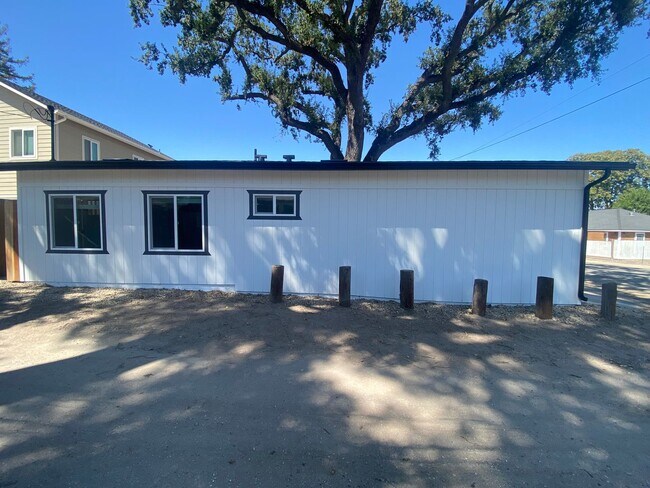 Building Photo - 246 16th St