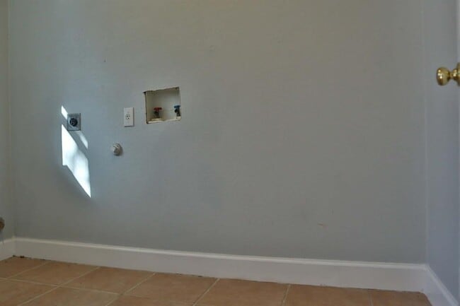 Building Photo - 717 Blair Ave