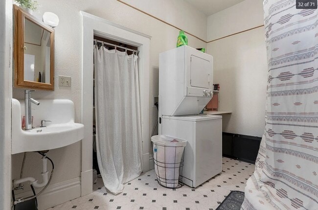 Building Photo - Charming 2 Bed, 2 Bath Apartment in Downtown Hamilton