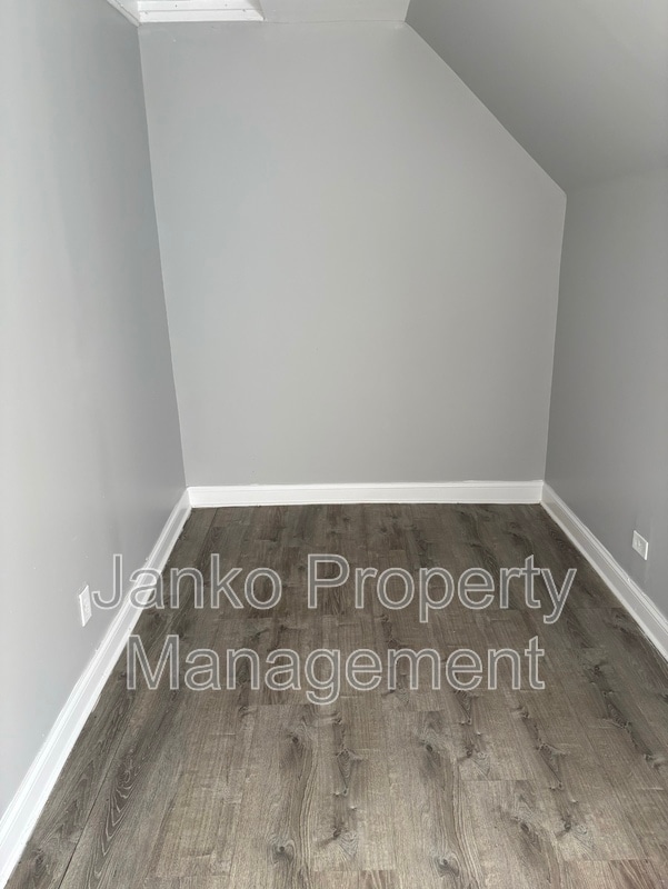 Building Photo - 7111 S Greenwood Ave