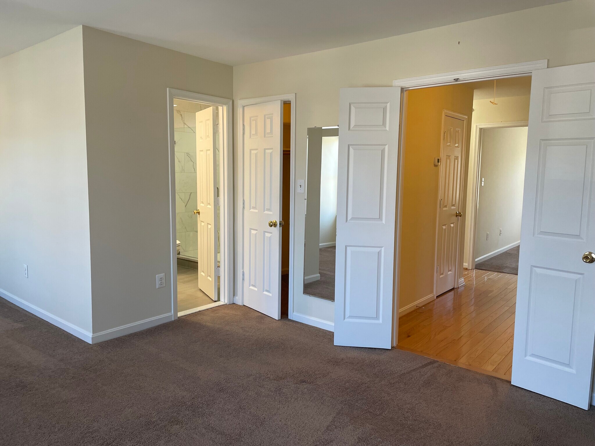 Building Photo - 203A Locust St SE