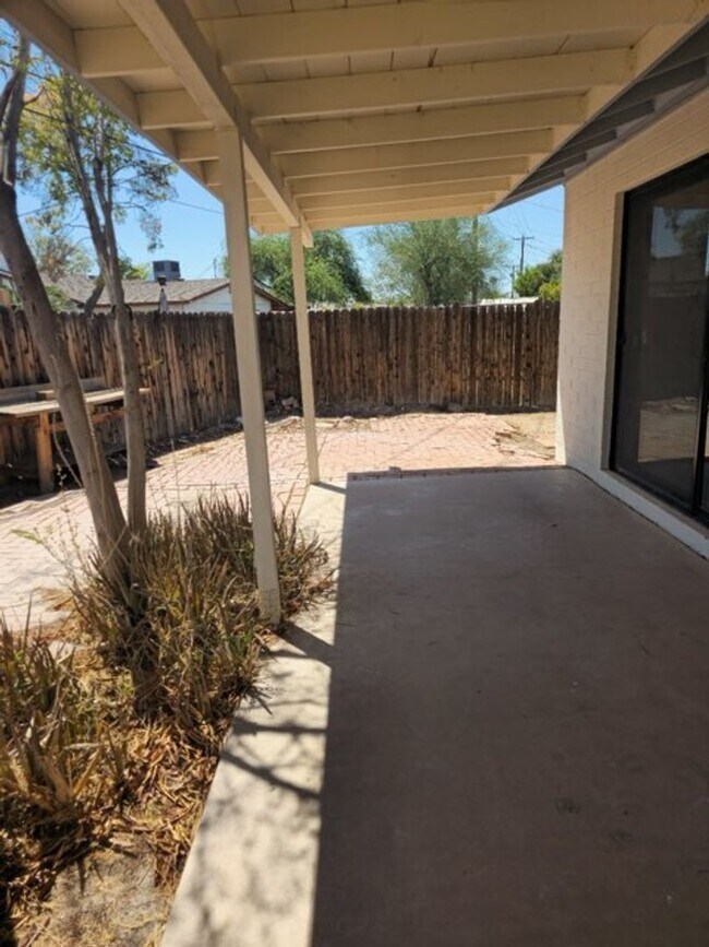 Building Photo - 4 bedroom in Tempe