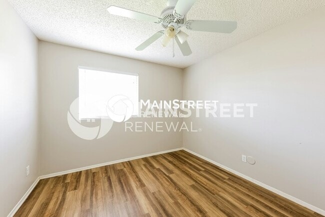 Building Photo - 3807 W Solar Dr