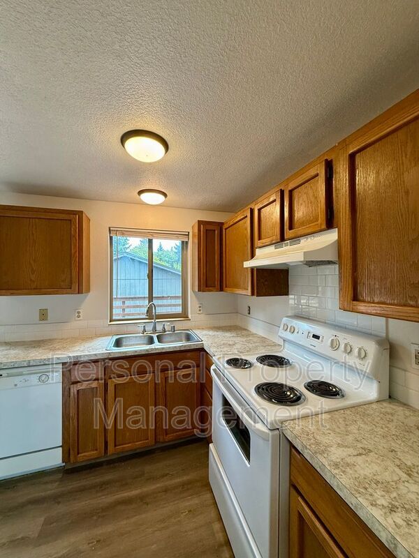 Building Photo - 3919 H St