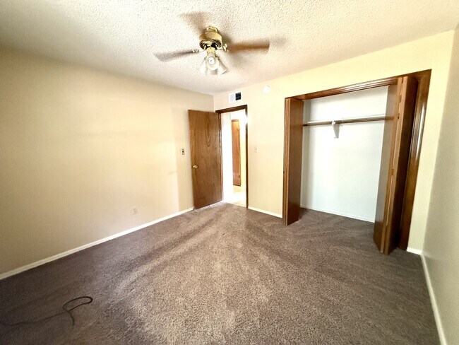 Building Photo - 2302 Shenandoah Dr
