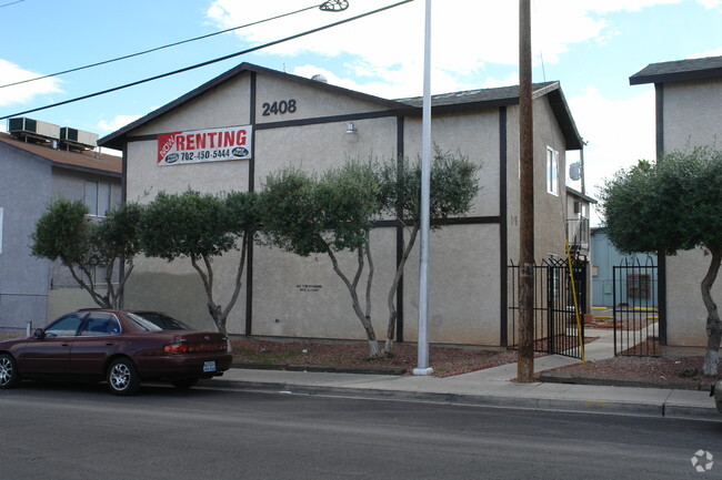 Building Photo - Olive Gardens