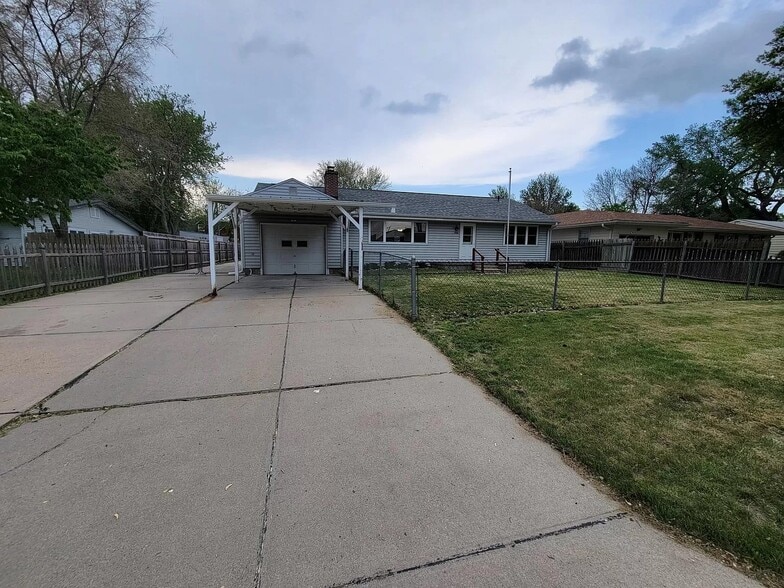 Building Photo - 106 E Harrier St