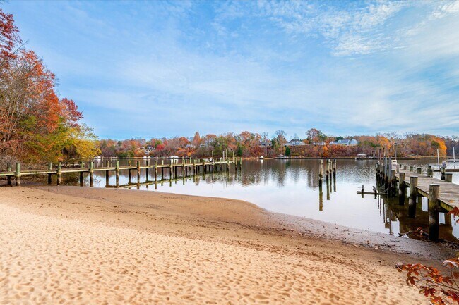 Building Photo - 2942 S Haven Dr