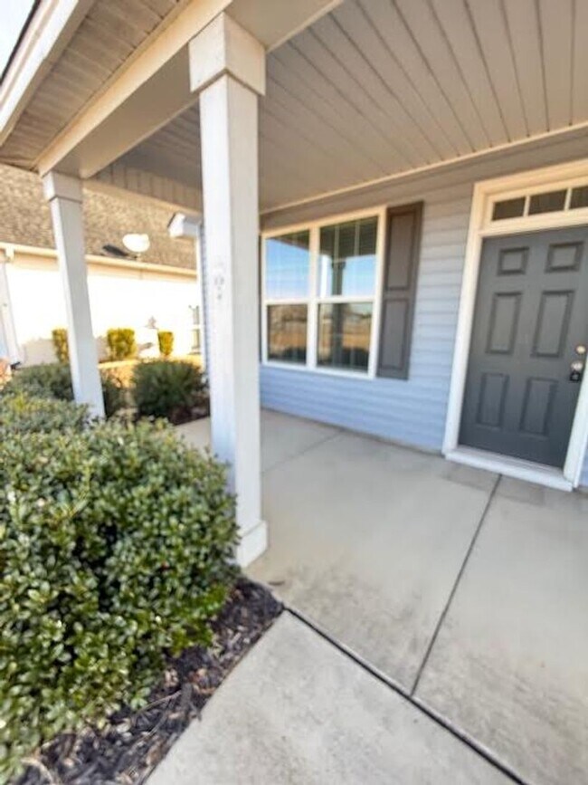 Building Photo - An Unbeatable Location and Stunning Home!!