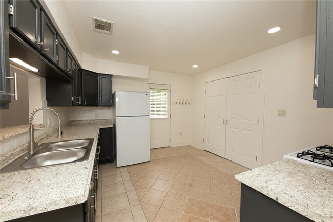 Building Photo - 342 Husk Ln