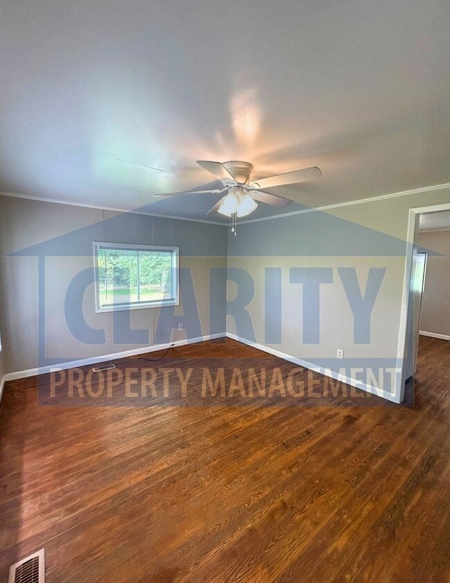 Building Photo - Charming 2-Bedroom Home with Spacious Yard...